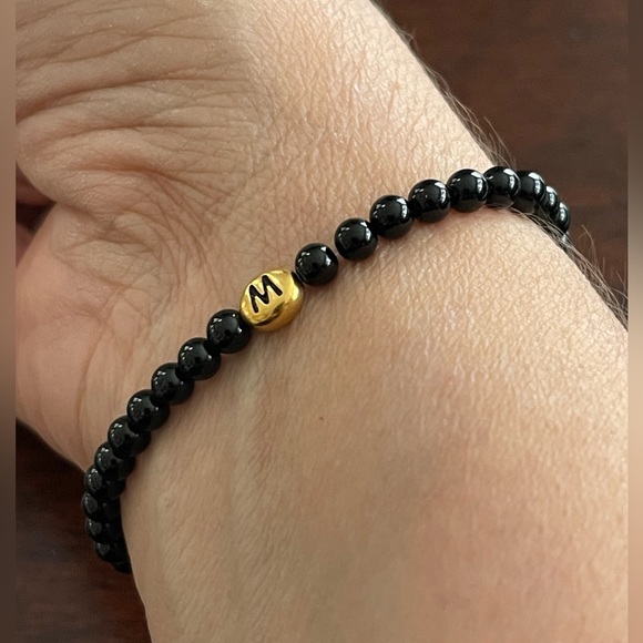 Initial M or W black plastic 4mm bead stretchy bangle bracelet - Picture 4 of 4